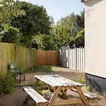 Market Street 5 Min Walk To Town Centre