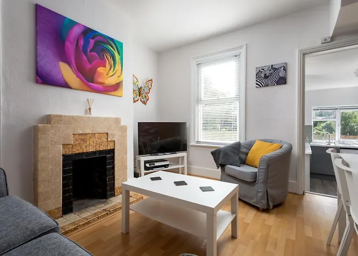 Market Street 5 Min Walk To Town Centre